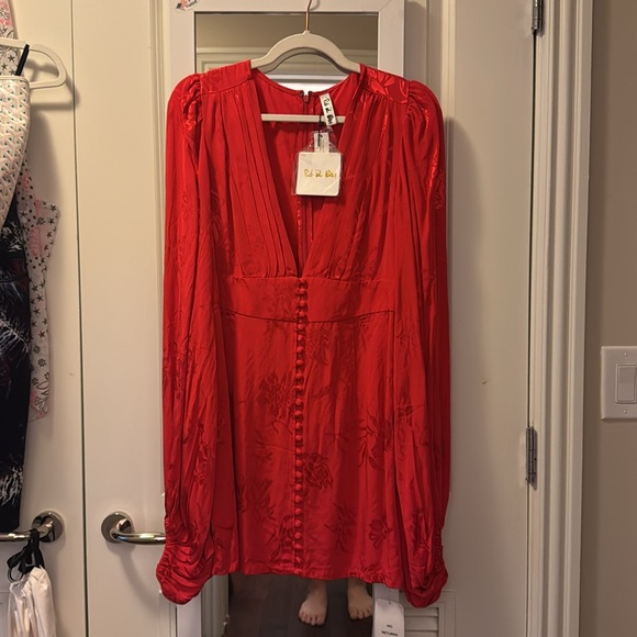 NWT Rat & Boa 🍒 Red Long Bell Sleeve Deep V-neck Button-up Isabella Dress - Picture 4 of 5